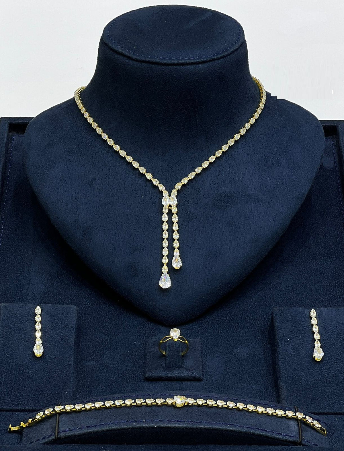 Elegant Teardrop Crystal Jewelry Set - Zambeel